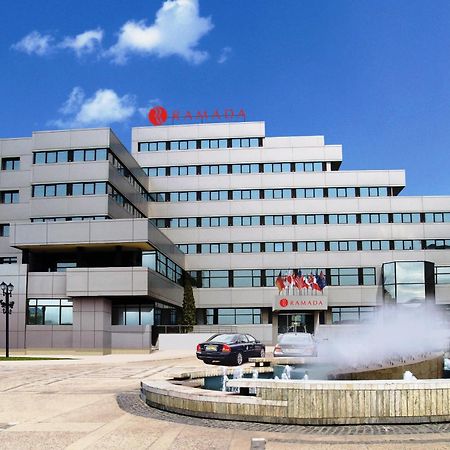 Ramada Iasi City Center Экстерьер фото