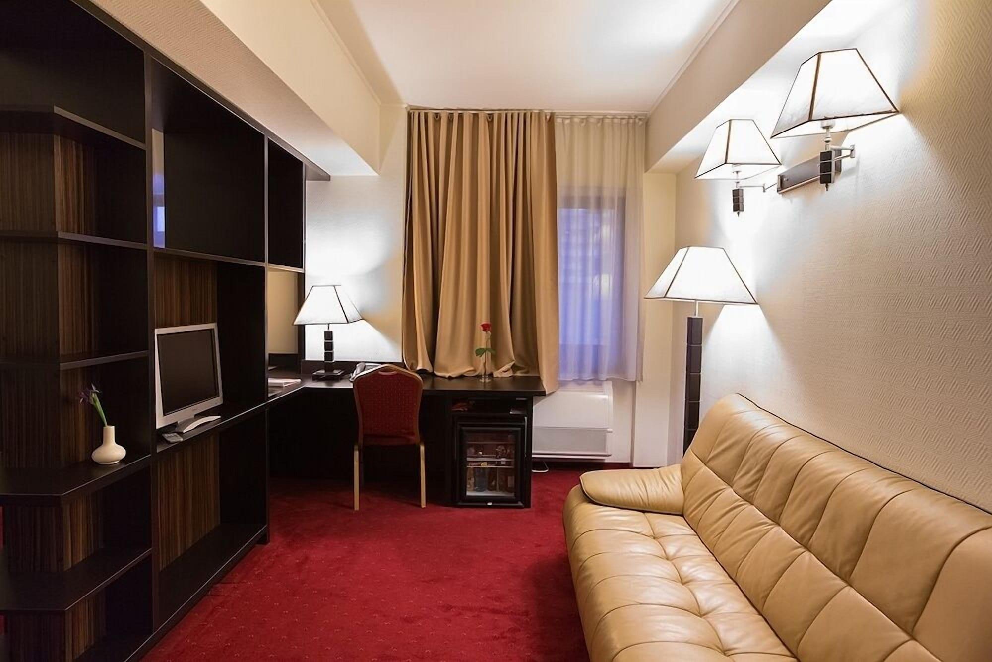 Ramada Iasi City Center Экстерьер фото