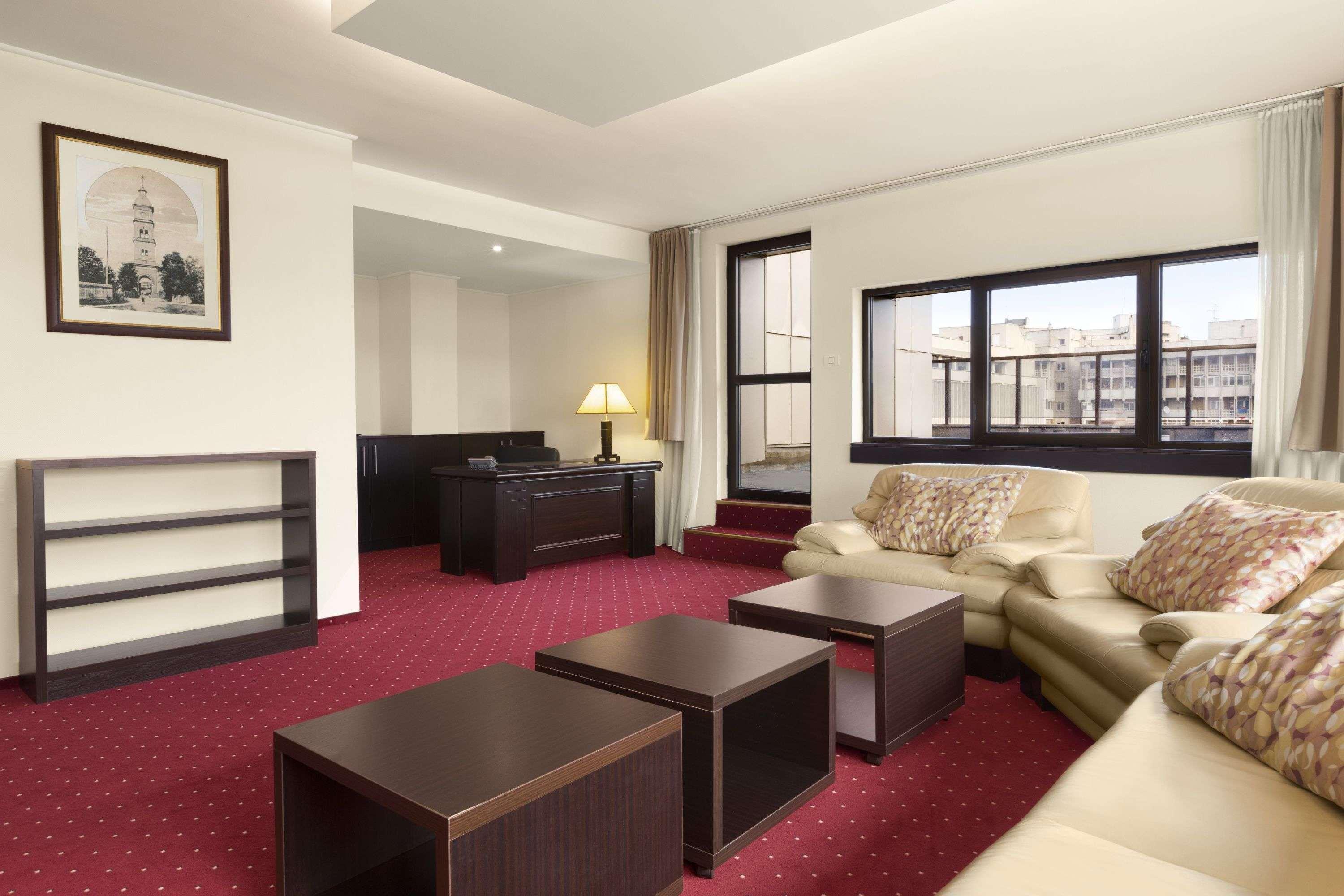 Ramada Iasi City Center Экстерьер фото