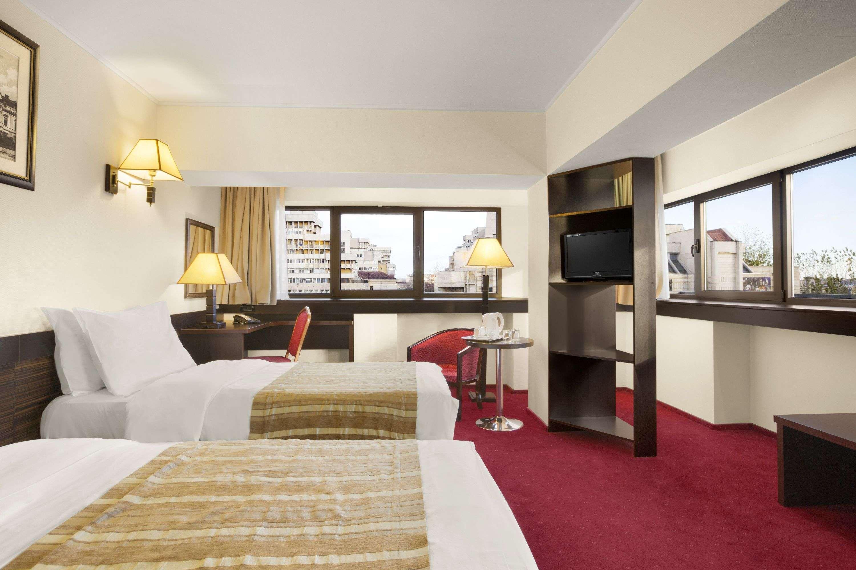 Ramada Iasi City Center Экстерьер фото