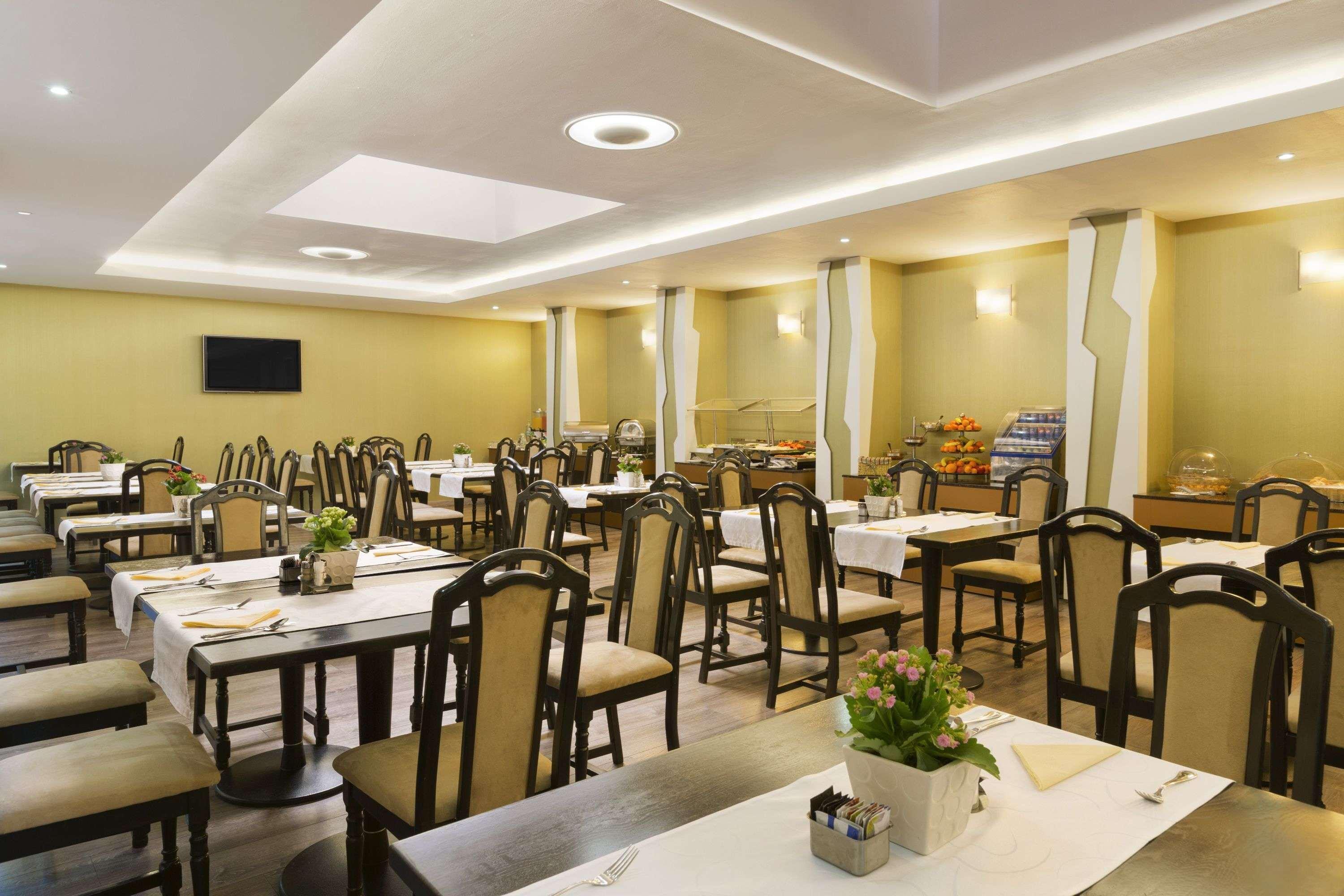 Ramada Iasi City Center Экстерьер фото