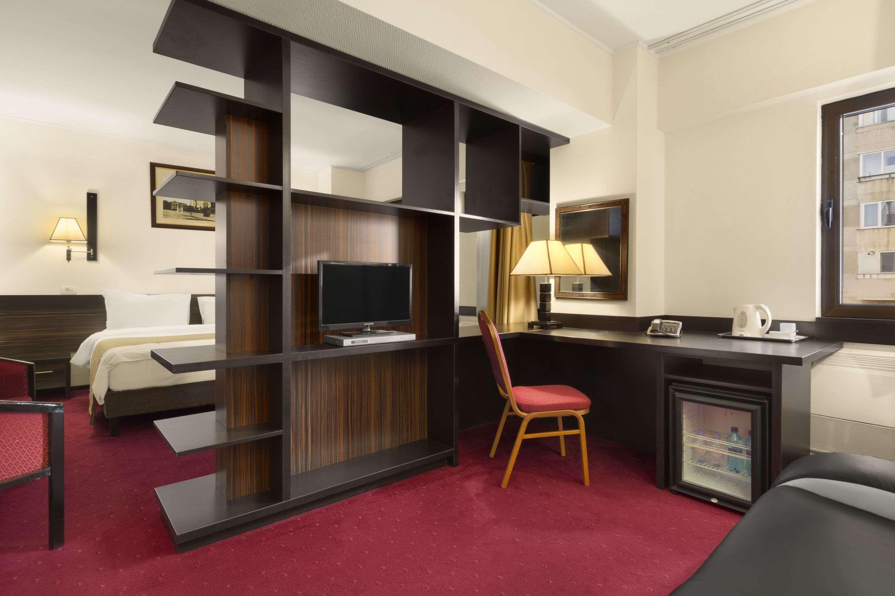 Ramada Iasi City Center Экстерьер фото