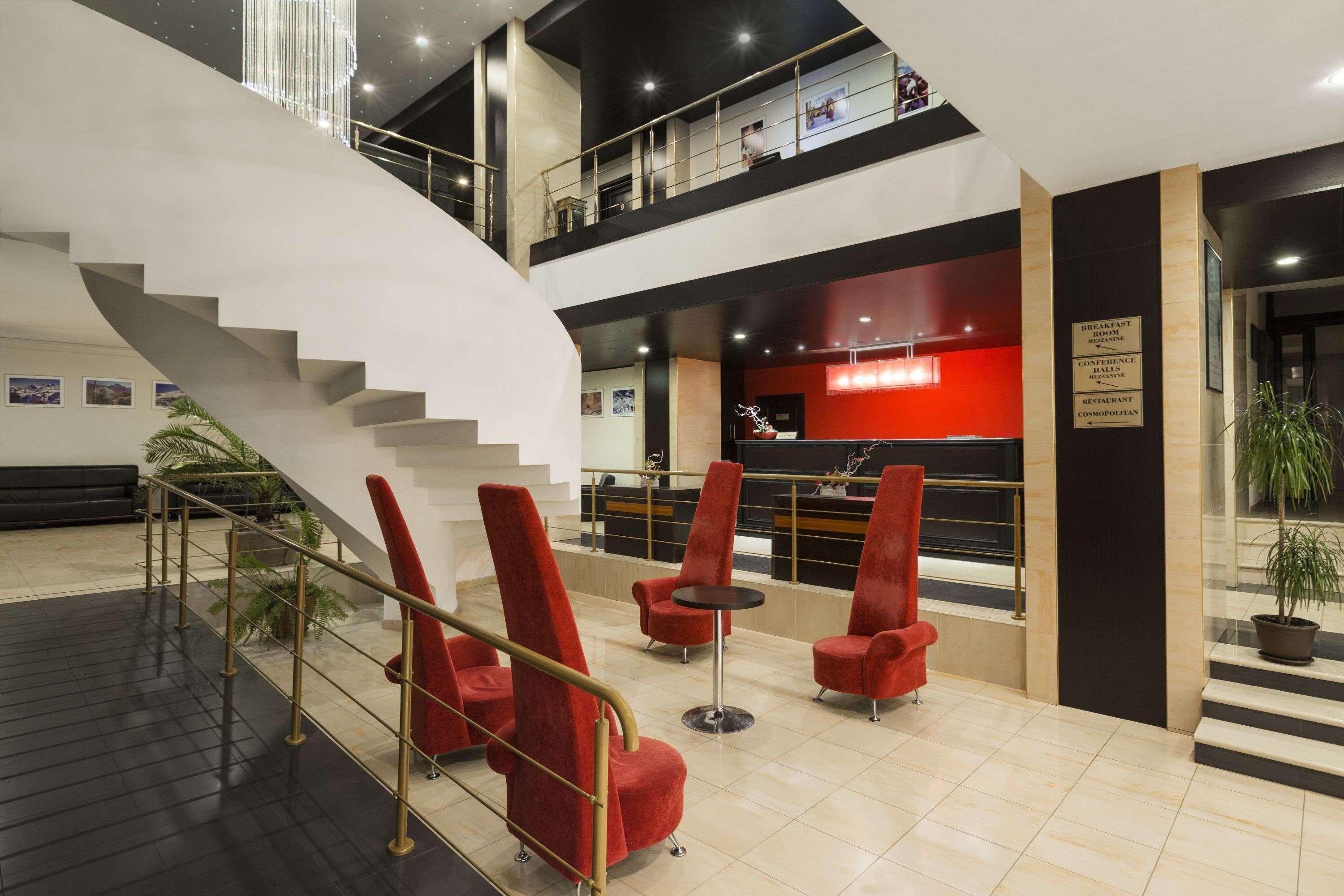Ramada Iasi City Center Экстерьер фото