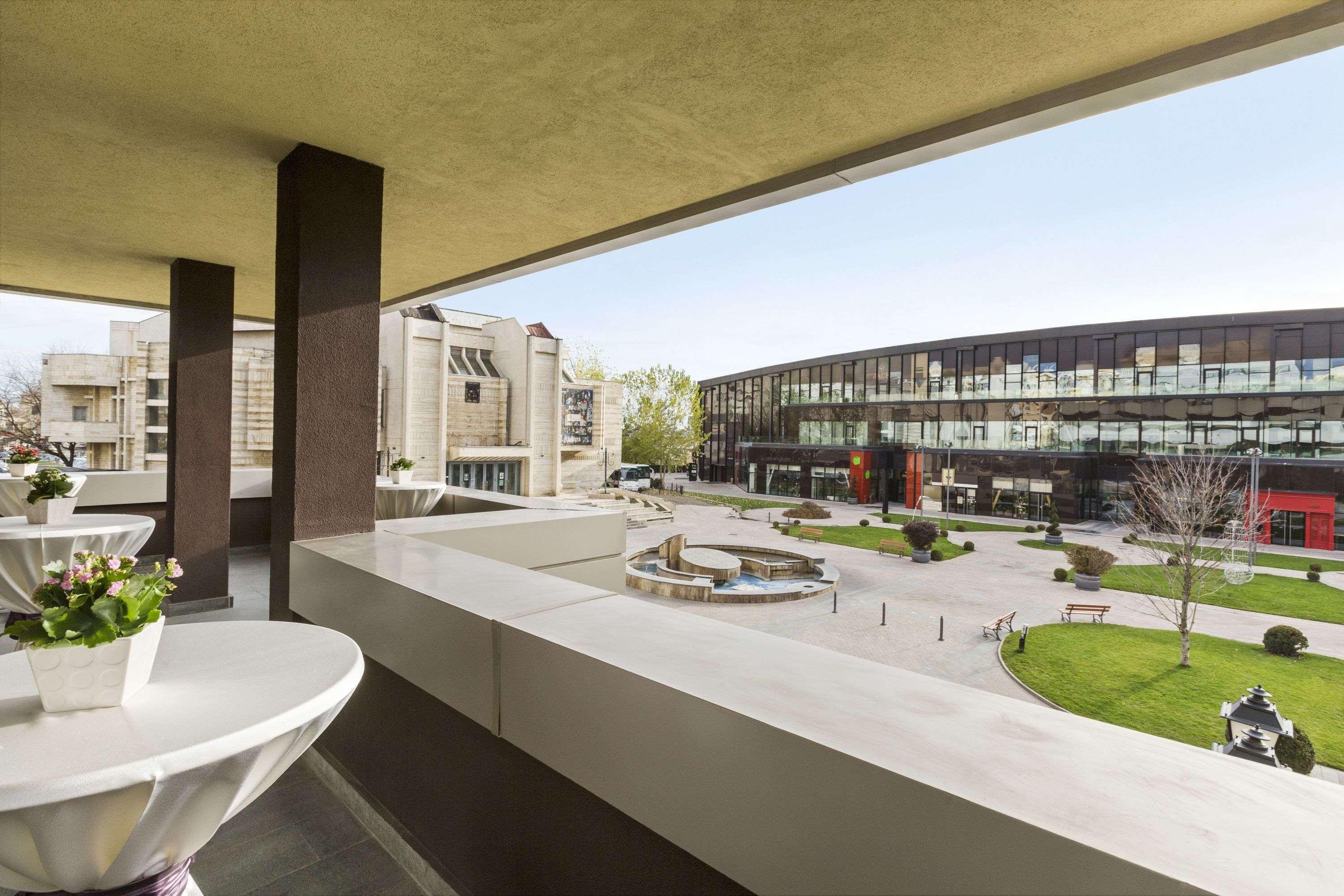 Ramada Iasi City Center Экстерьер фото