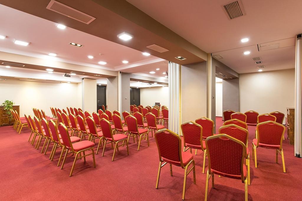 Ramada Iasi City Center Экстерьер фото