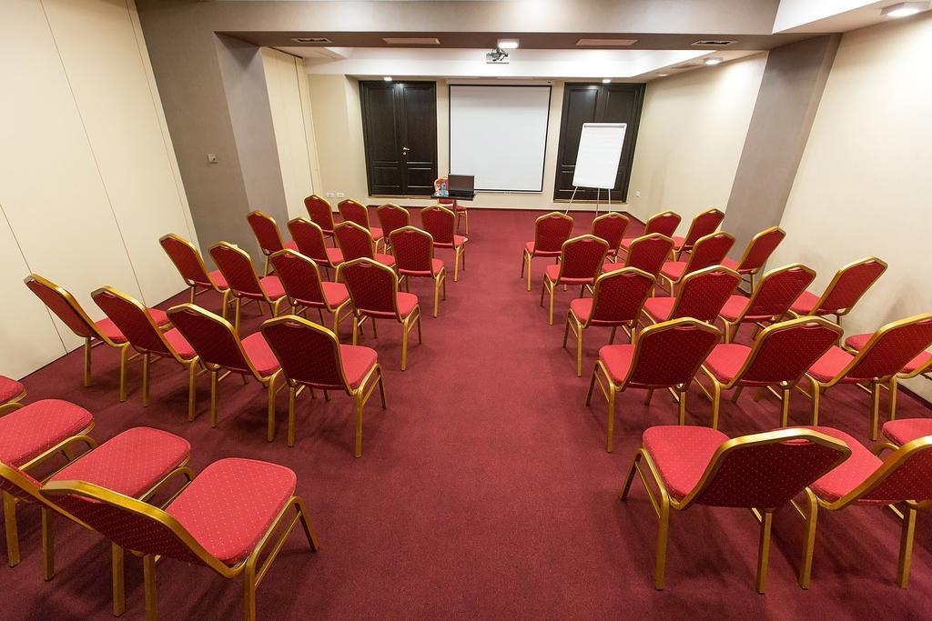 Ramada Iasi City Center Экстерьер фото