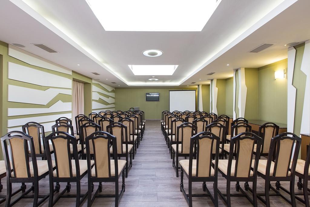 Ramada Iasi City Center Экстерьер фото