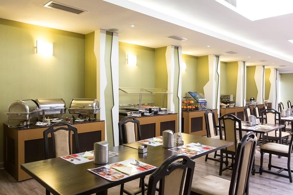 Ramada Iasi City Center Экстерьер фото