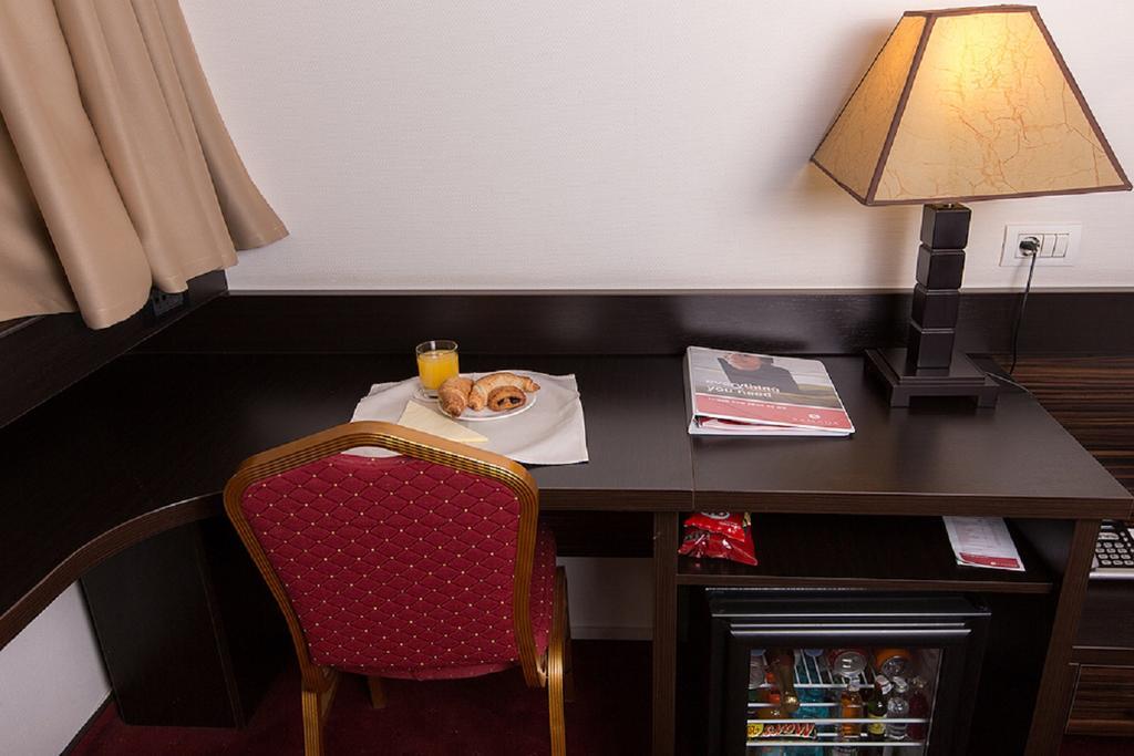 Ramada Iasi City Center Экстерьер фото