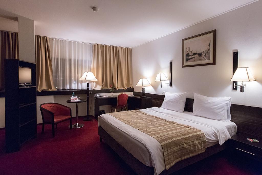 Ramada Iasi City Center Экстерьер фото