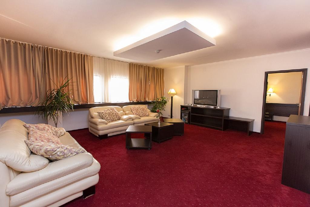 Ramada Iasi City Center Экстерьер фото