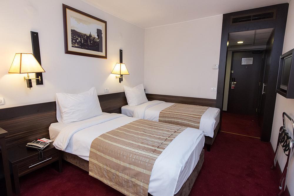 Ramada Iasi City Center Экстерьер фото