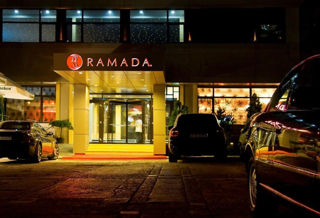 Ramada Iasi City Center Экстерьер фото